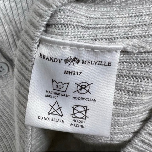 Brandy Melville Collin Ribbed Long Sleeve Light Grey Cardigan Sweater One Size - Picture 6 of 8